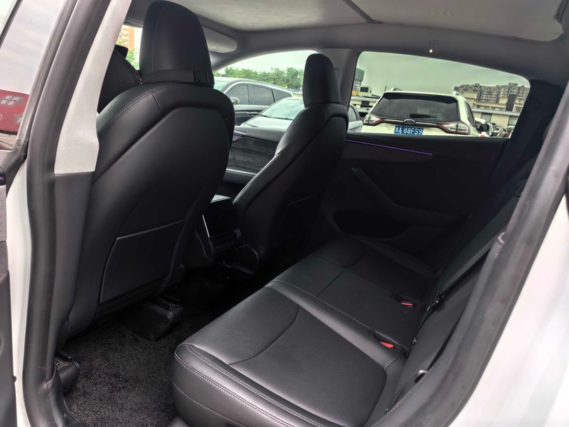 Tesla Model Y 2025 car image #4