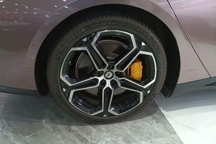MI SU7 2025 car image #10