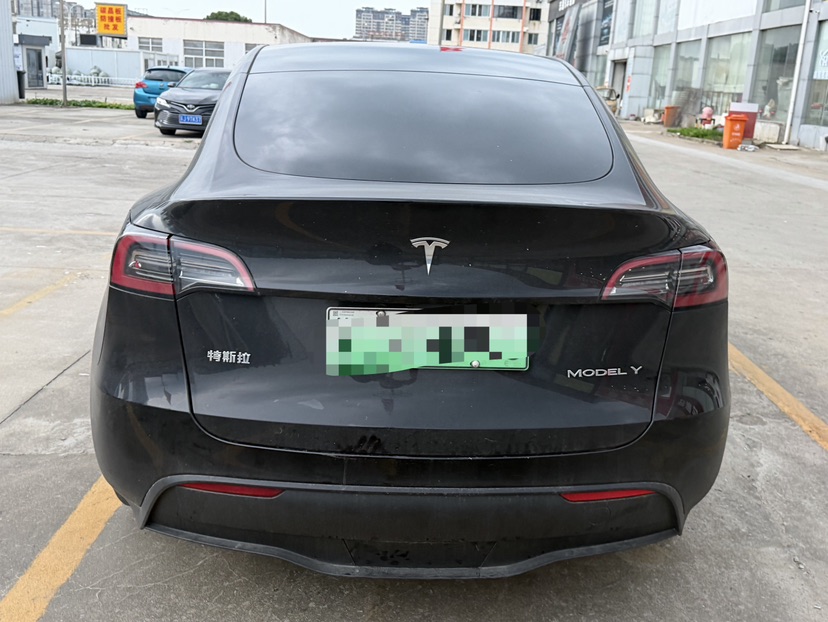 Tesla Model Y 2023 #5 Tesla Model Y 2023 car image #5