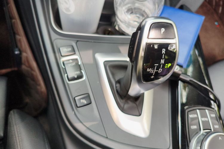 BMW 3 Series 2018 #14 BMW 3 Series 2018 car image #14
