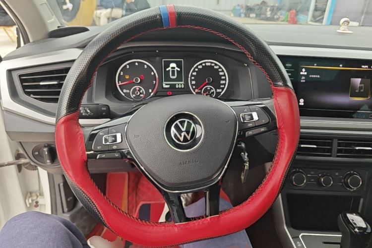 Volkswagen Polo 2021 car image #11