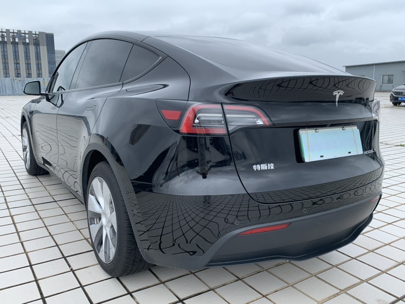Tesla Model Y 2023 #4 Tesla Model Y 2023 car image #4