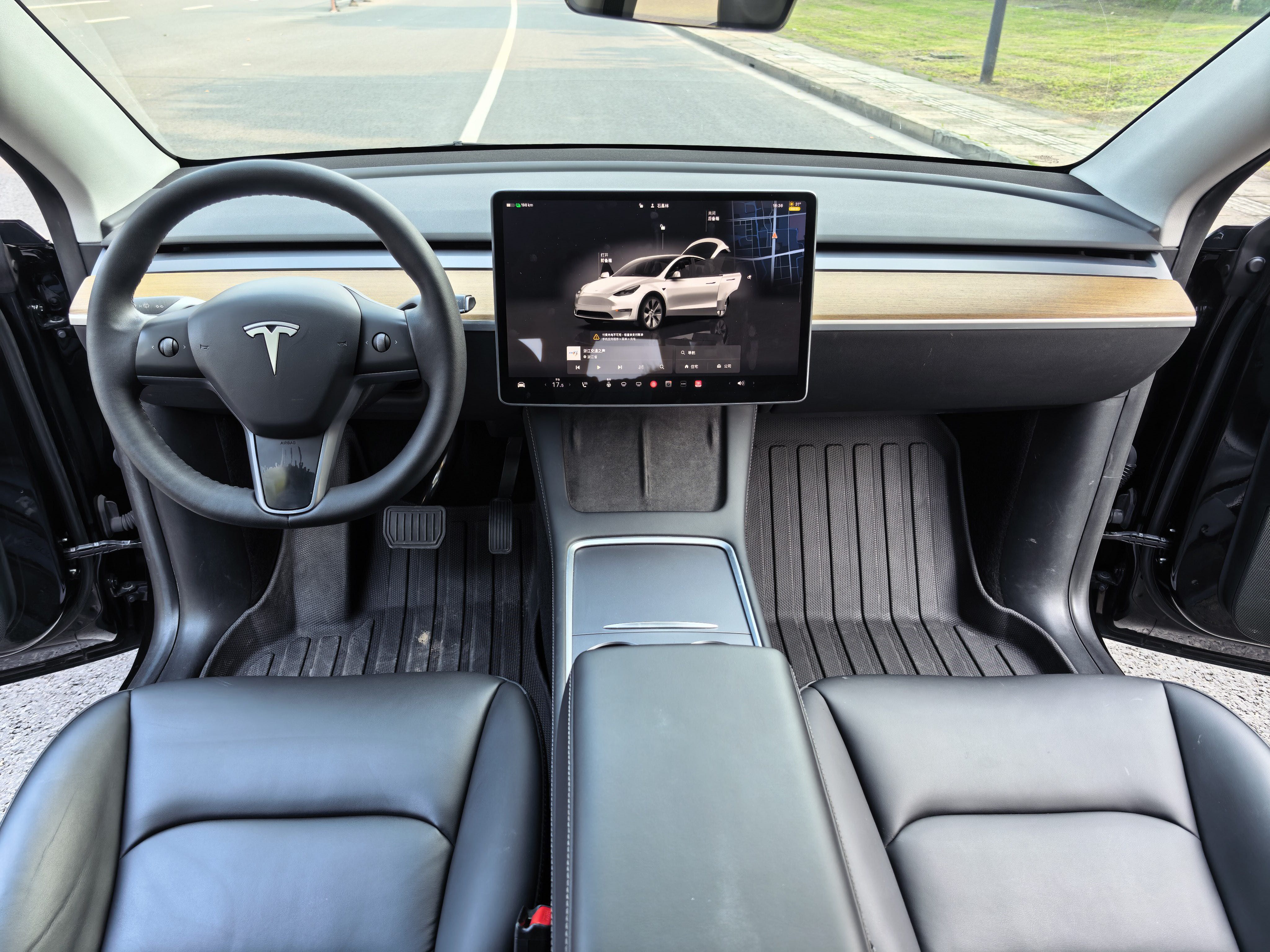Tesla Model Y 2022 #4 Tesla Model Y 2022 car image #4