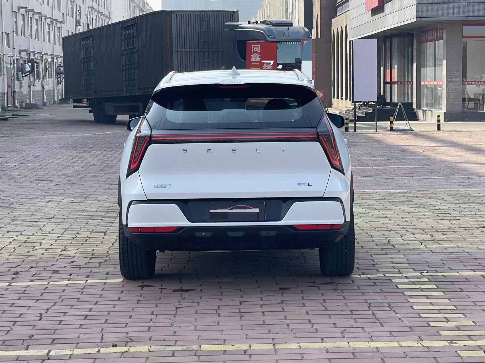 GEELY Boyue L 2025 car image #8