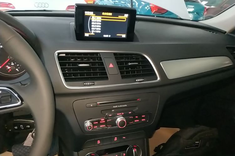 Audi Q3 2019 #13 Audi Q3 2019 car image #13