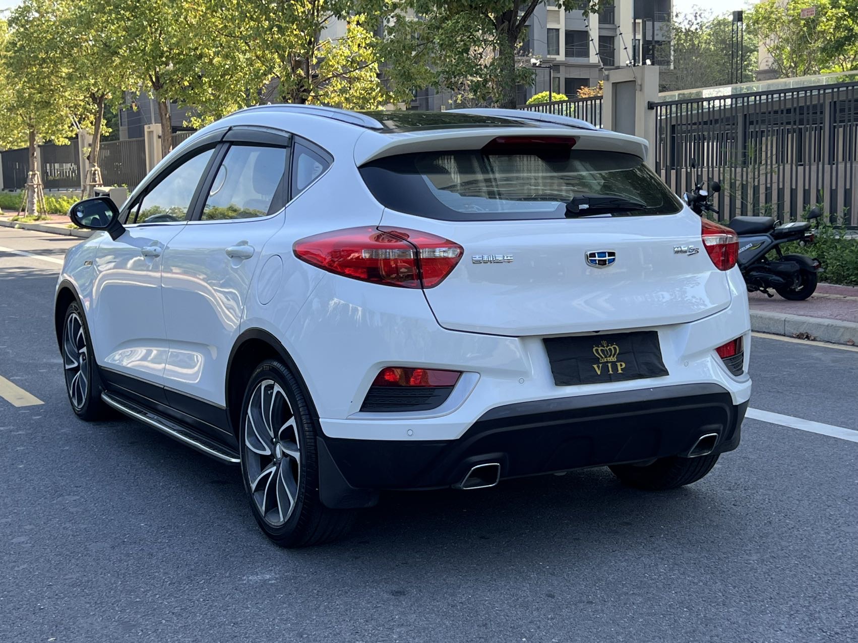 GEELY Emgrand GS 2016 car image #9