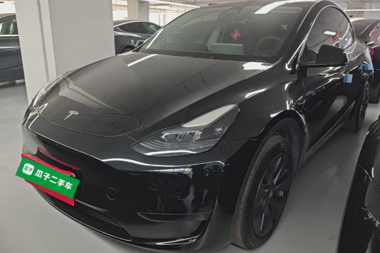 Tesla Model Y 2024 صورة سيارة #2