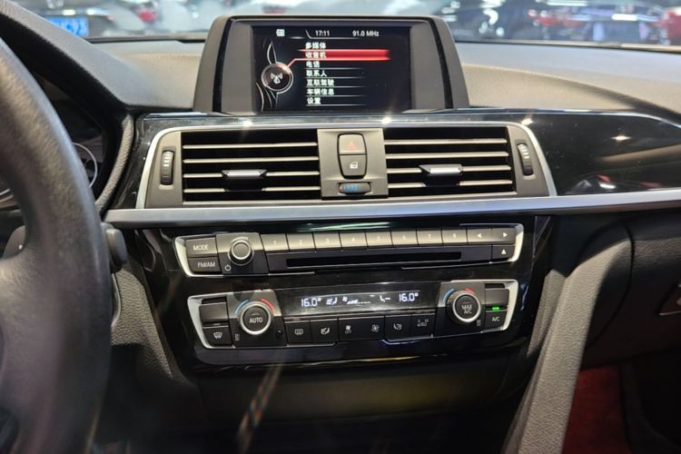 BMW 3 Series 2017 immagine di auto #13