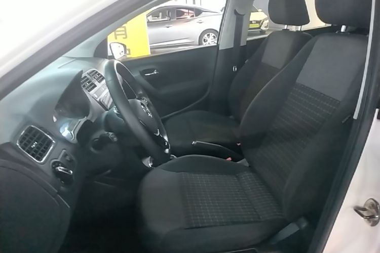 Volkswagen Polo 2019 car image #15