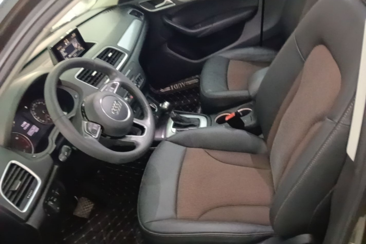 Audi Q3 2019 car image #15
