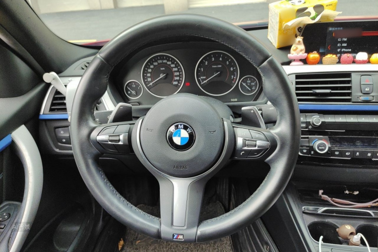 BMW 3 Series 2018 car image #12