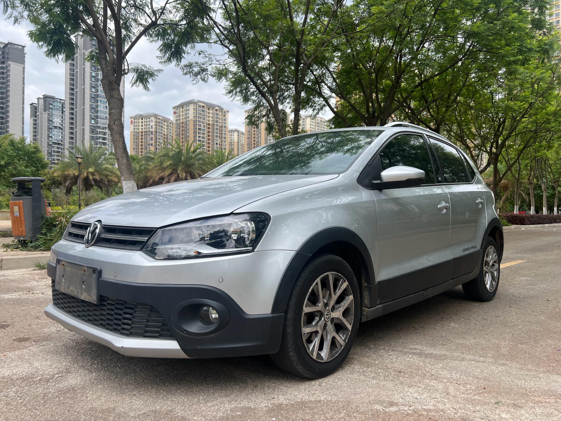 Volkswagen Polo 2015 car image 