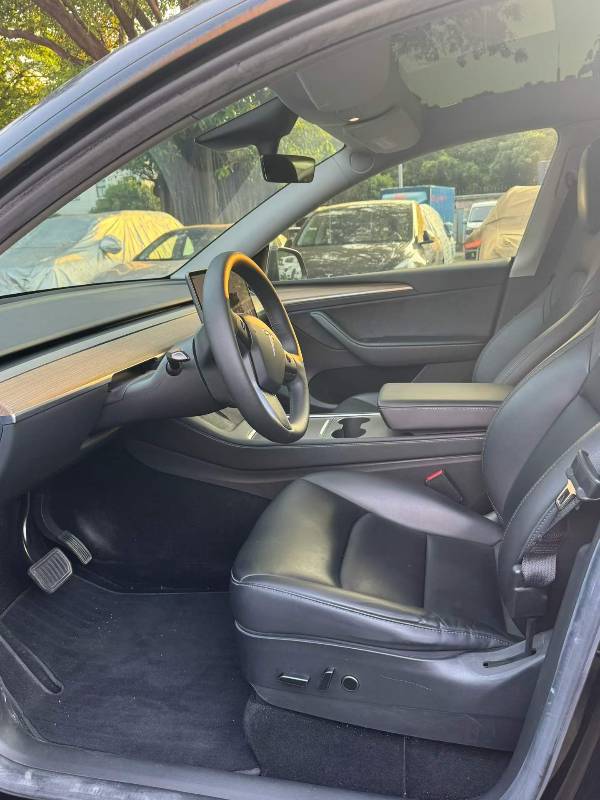 Tesla Model Y 2022 immagine di auto #5