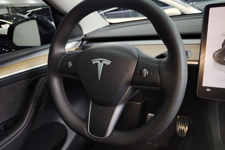 Tesla Model Y 2022 #11 Tesla Model Y 2022 car image #11