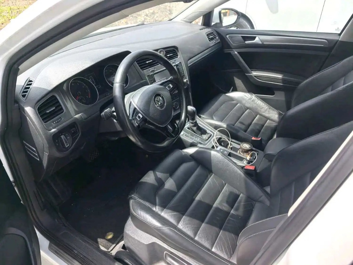 Volkswagen Golf 2015 car image #4