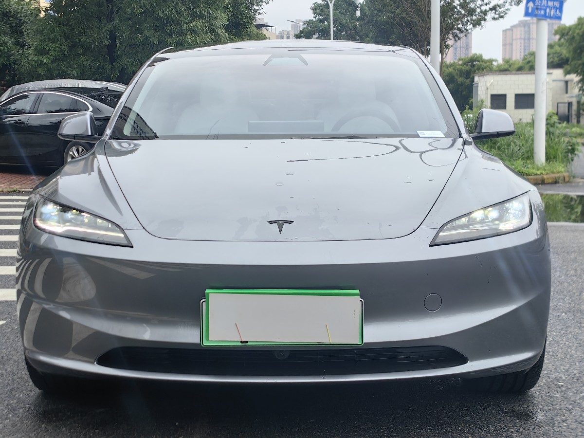 Tesla Model 3 2025 car image #2