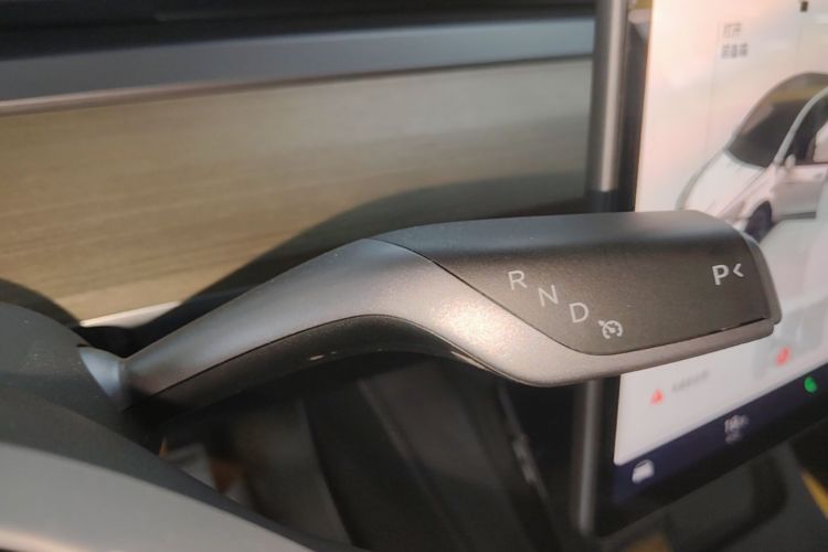 Tesla Model Y 2023 #14 Tesla Model Y 2023 car image #14