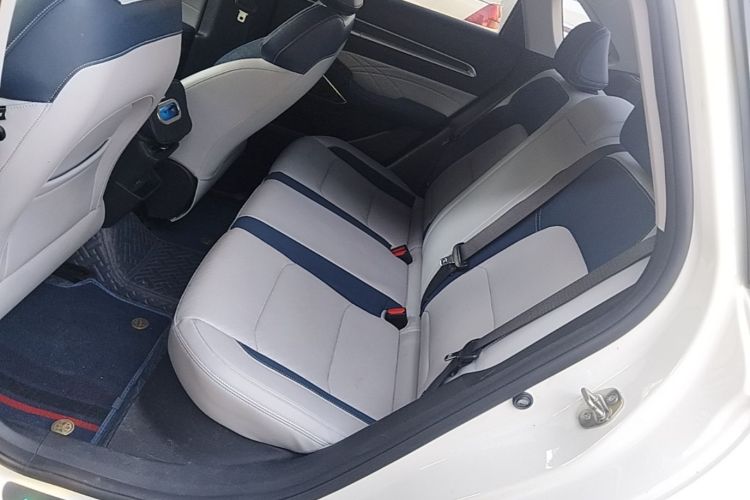 GEELY Emgrand 2022 car image #17