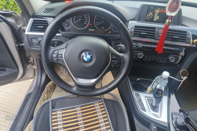 BMW 3 Series 2017 car image #12