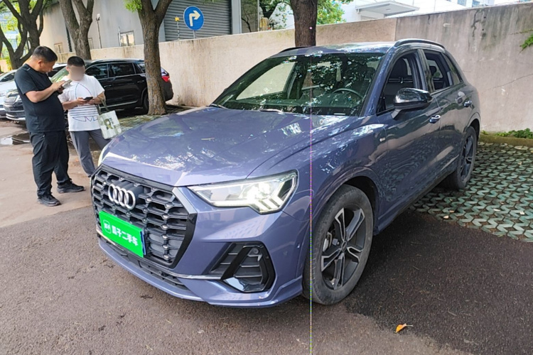 Audi Q3 2022 car image #2