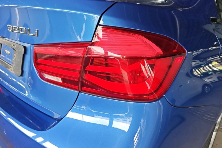 BMW 3 Series 2019 car image #8