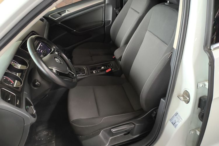 Volkswagen Golf 2020 car image #19