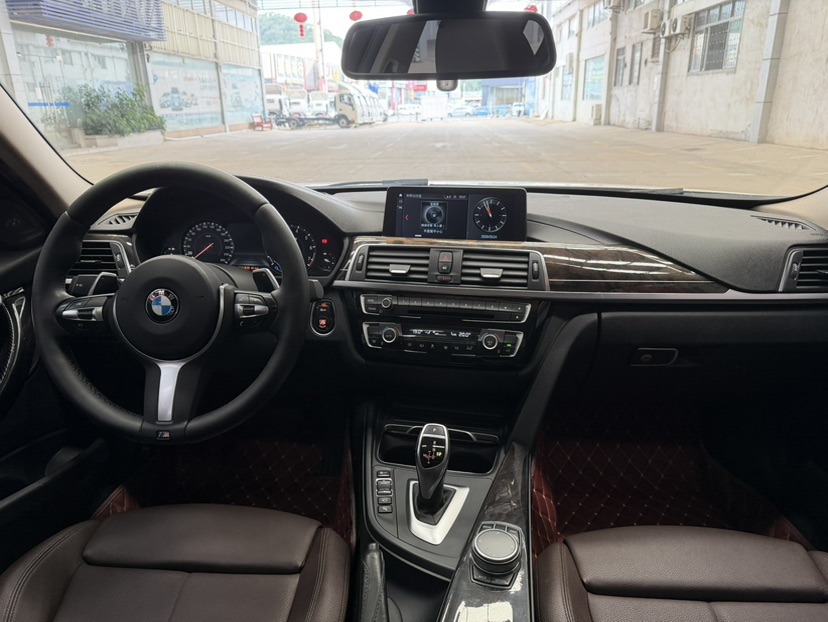 BMW 3 Series 2018 car image #6