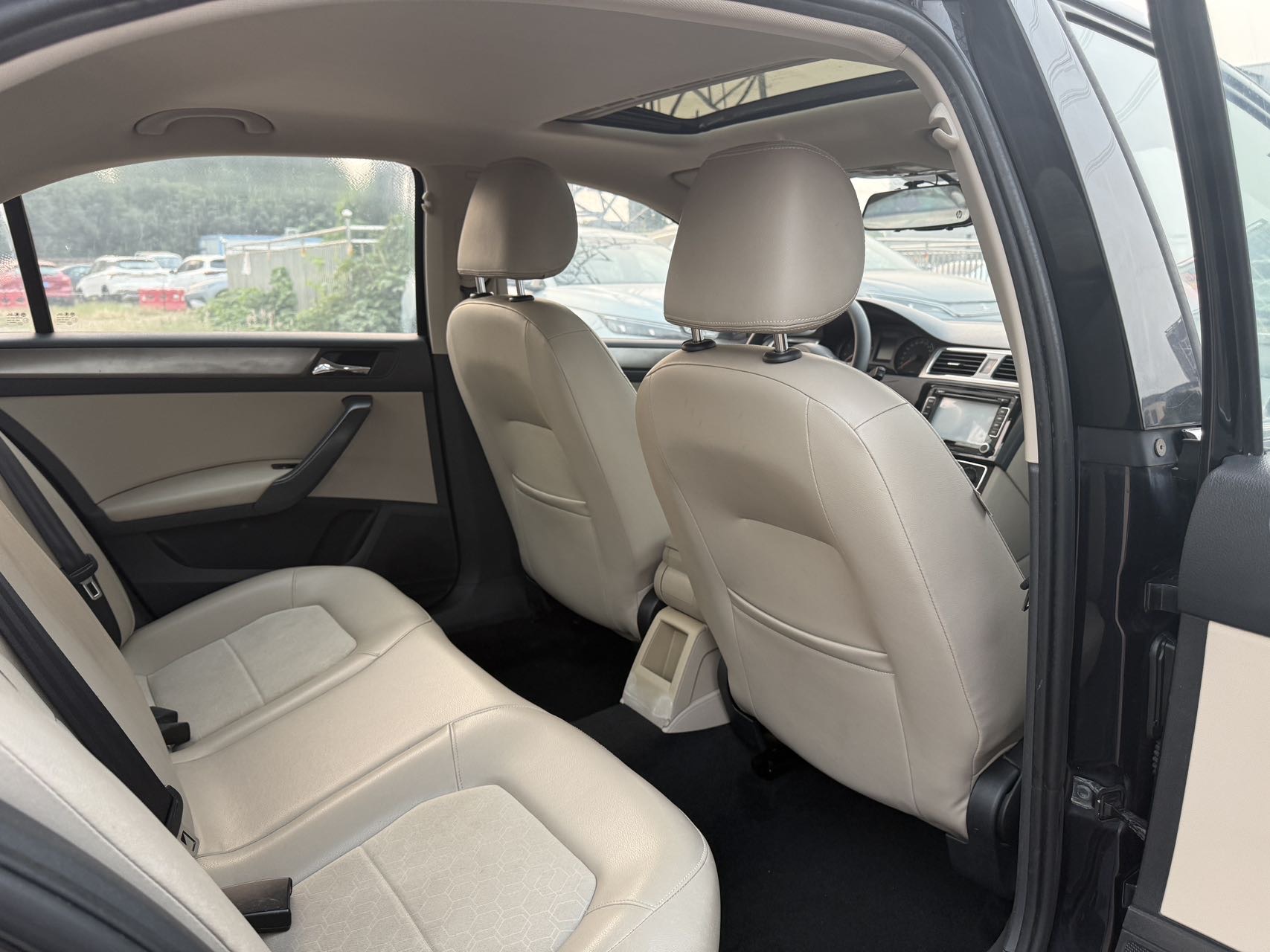 Volkswagen Santana 2014 car image #6