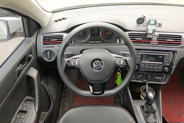 Volkswagen Santana 2018 car image #12