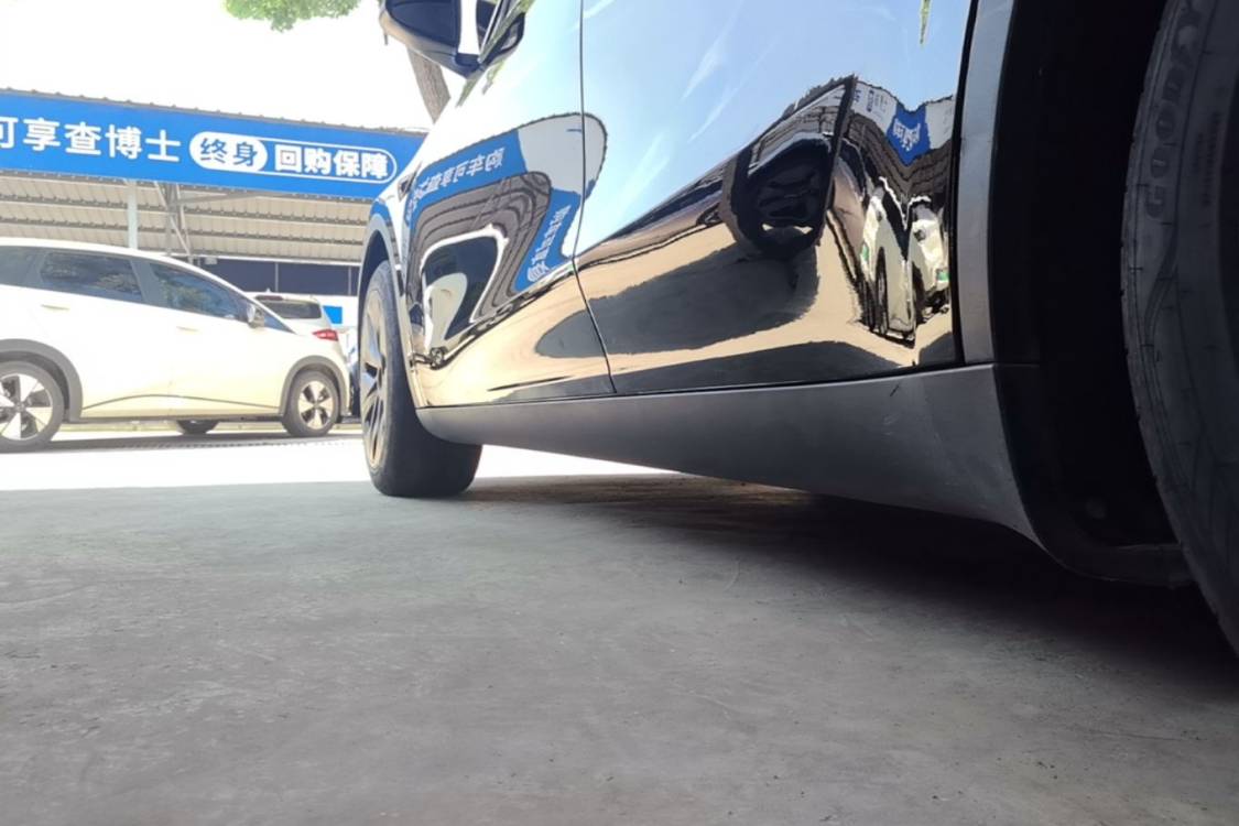 Tesla Model Y 2023 immagine di auto #8