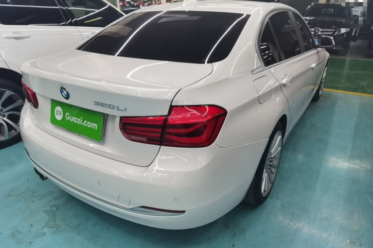 BMW 3 Series 2018 #5 BMW 3 Series 2018 car image #5