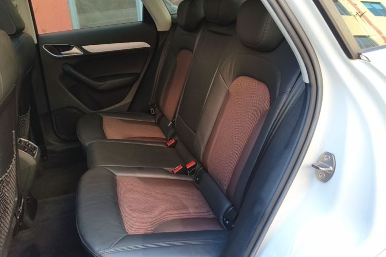 Audi Q3 2019 car image #17