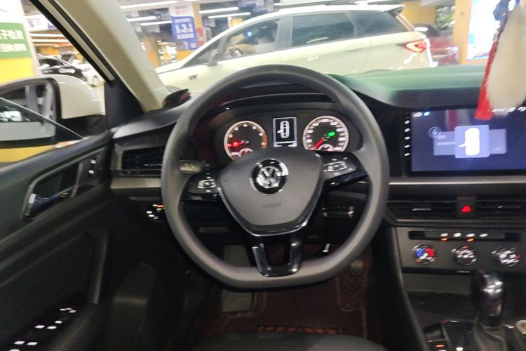 Volkswagen Lavida 2019 car image #11