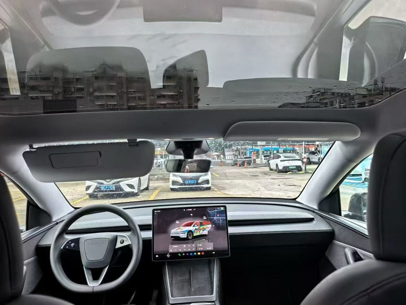 Tesla Model Y 2025 car image #4