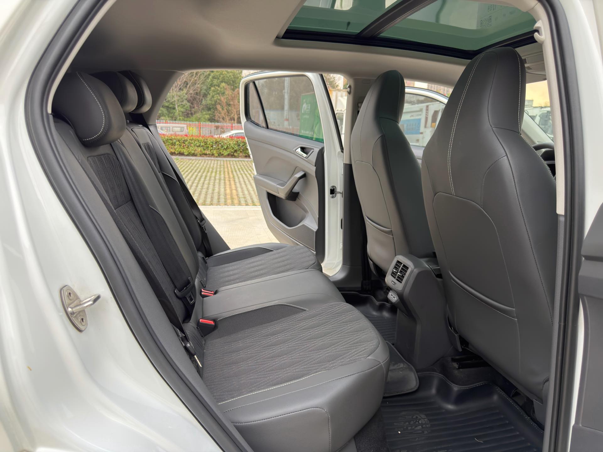 Volkswagen T-Cross 2020 image de voiture #10