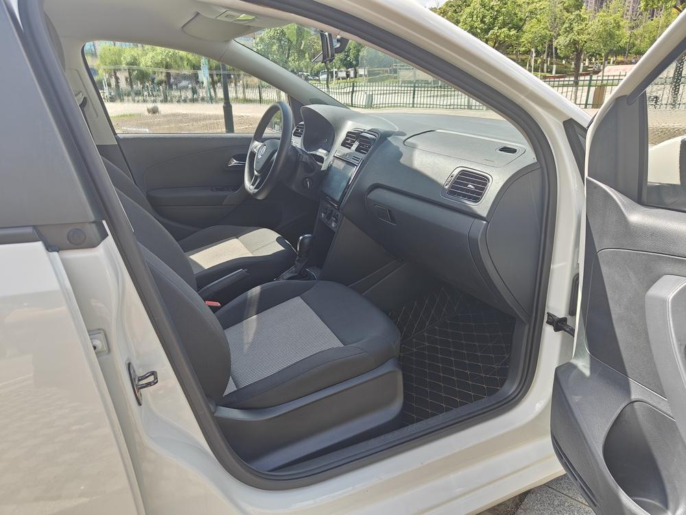 Volkswagen Polo 2017 car image #6