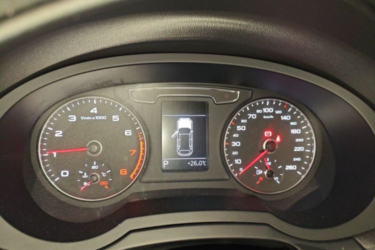 Audi Q3 2018 car image #12