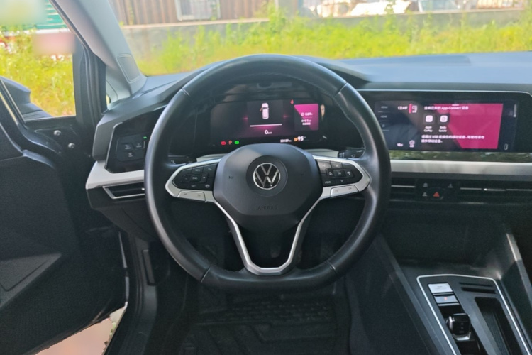 Volkswagen Golf 2021 car image #11