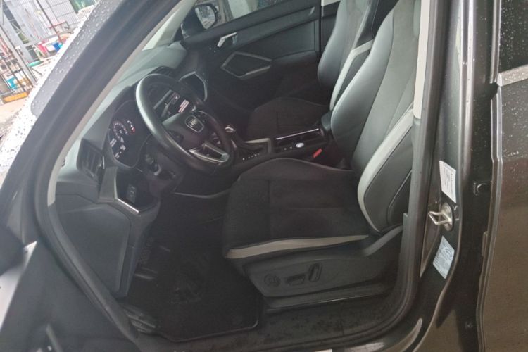 Audi Q3 2021 car image #15