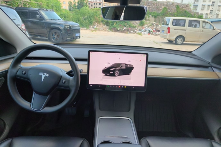 Tesla Model Y 2023 #10 Tesla Model Y 2023 car image #10