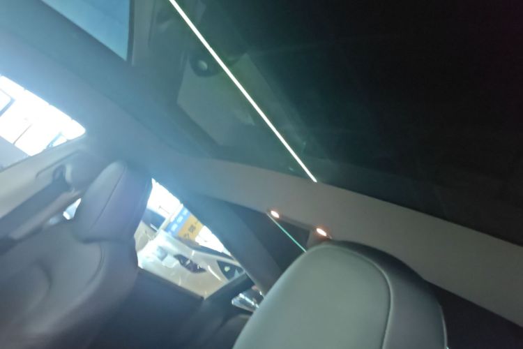Tesla Model 3 2023 car image #18