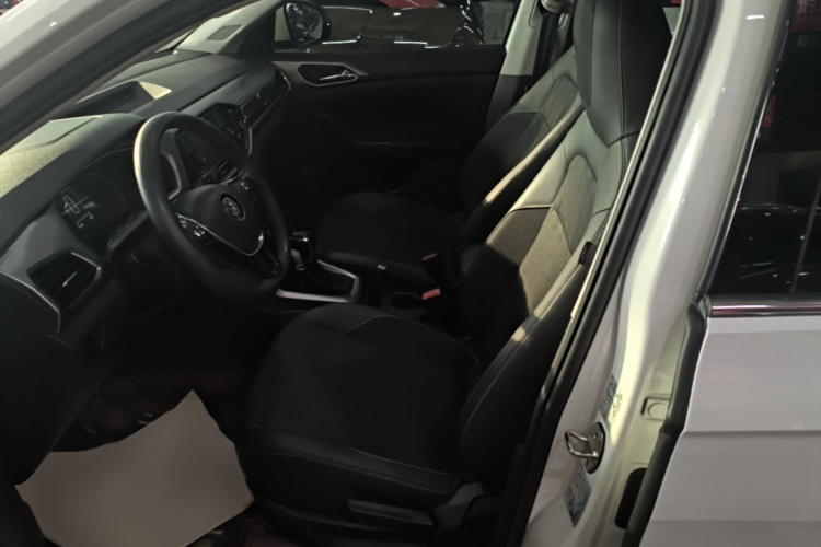 Volkswagen T-Cross 2020 #15 Volkswagen T-Cross 2020 car image #15