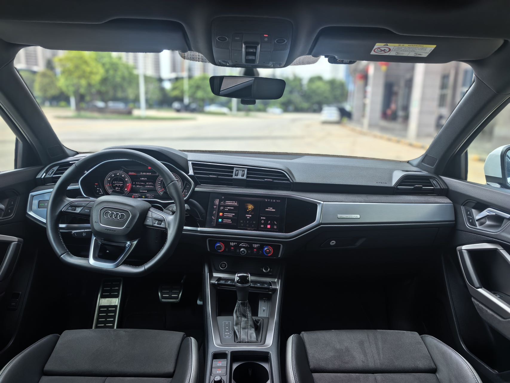 Audi Q3 2022 car image #8