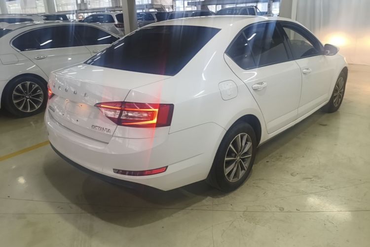 Skoda Rapid 2021 image de voiture #7