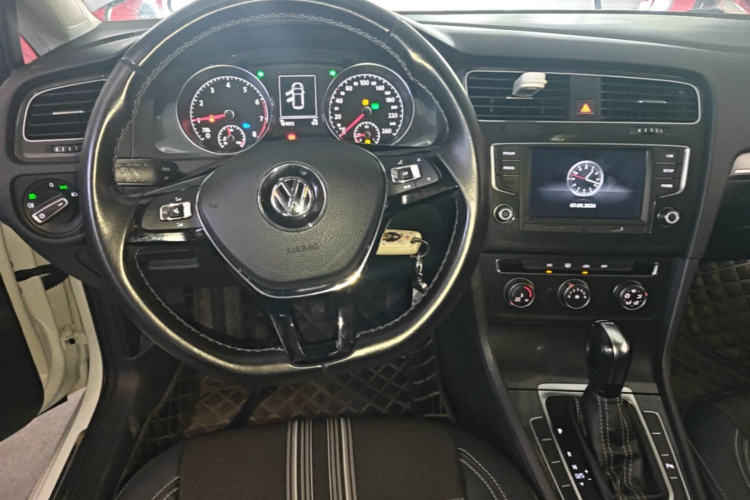 Volkswagen Golf 2018 car image #11