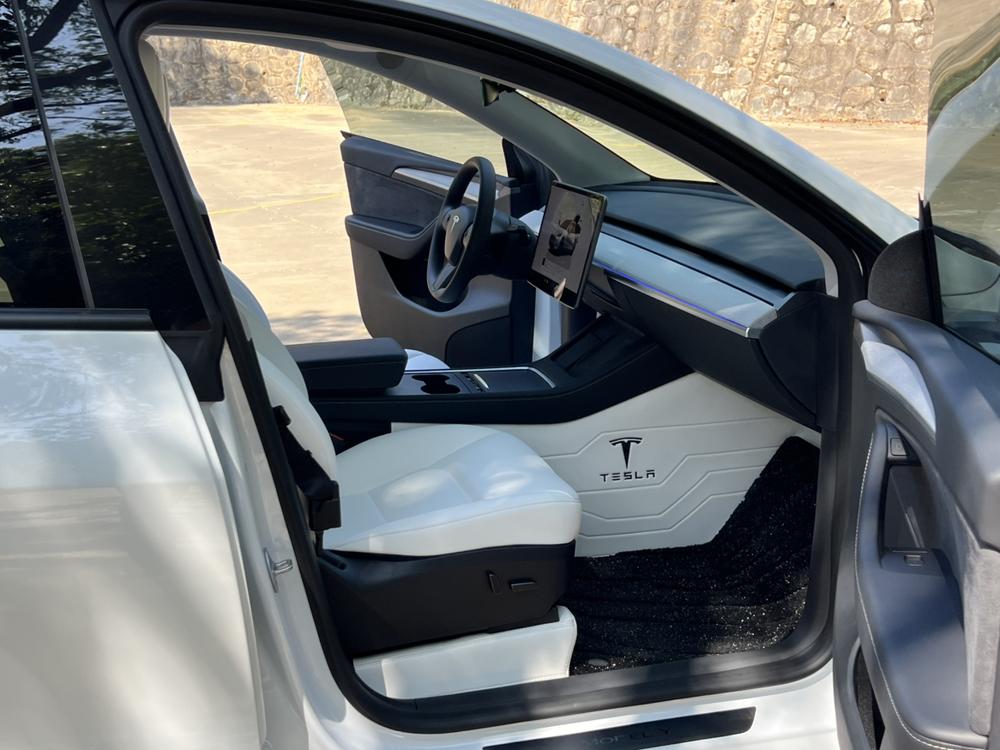 Tesla Model Y 2024 #25 Tesla Model Y 2024 car image #25