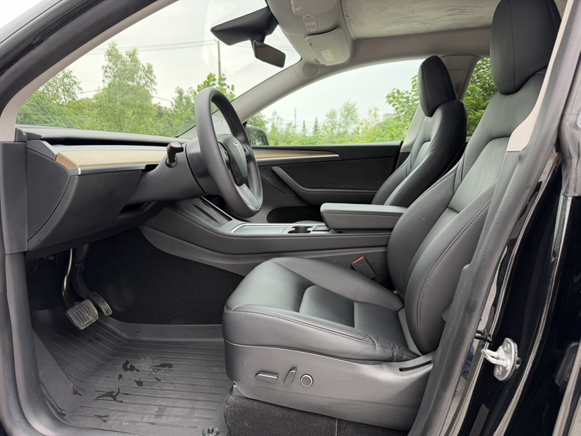 Tesla Model Y 2022 #4 Tesla Model Y 2022 car image #4
