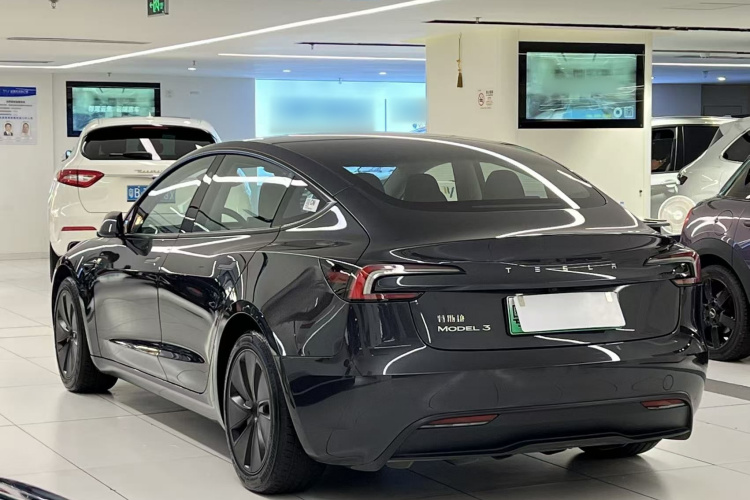 Tesla Model 3 2025 car image #4