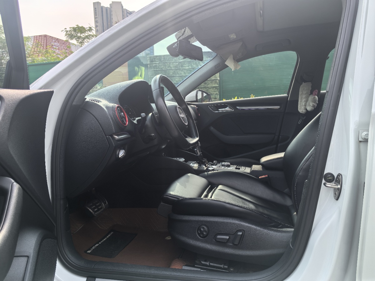 Audi A3 2019 immagine di auto #3