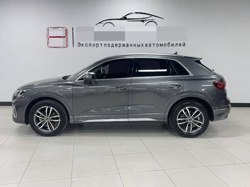 Audi Q3 2023 car image #7